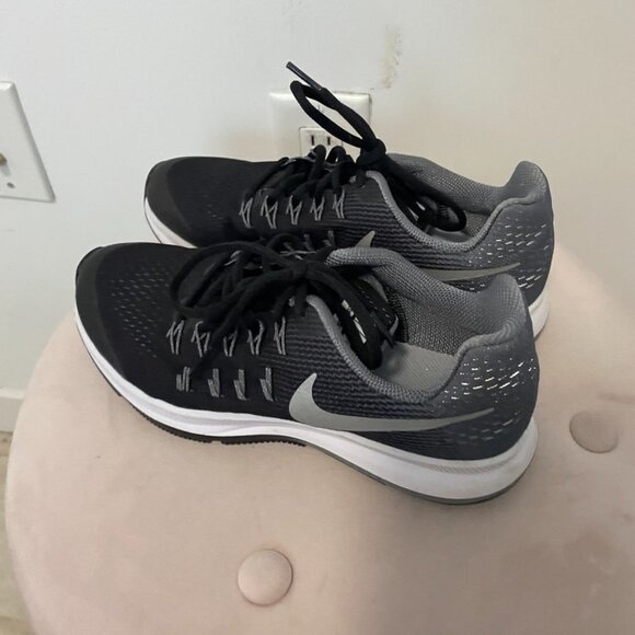 Nike Women's Black & Gray Air Running Sneakers Size 5.5 - Picture 3 of 6
